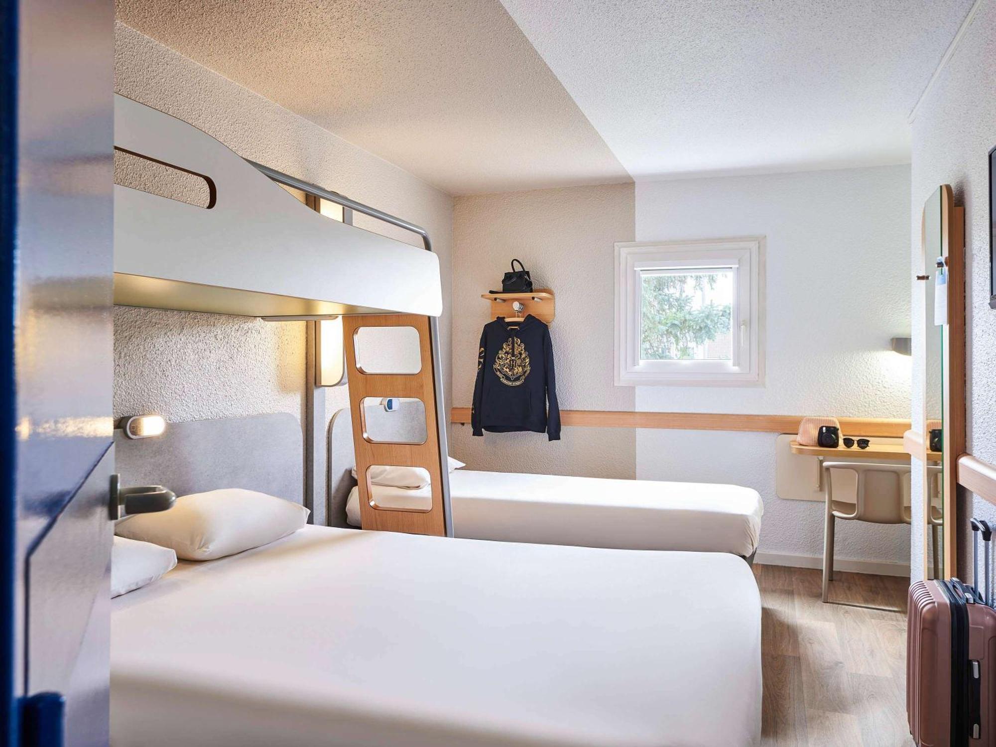 Ibis Budget Versailles Chateau Saint Cyr L'Ecole מראה חיצוני תמונה