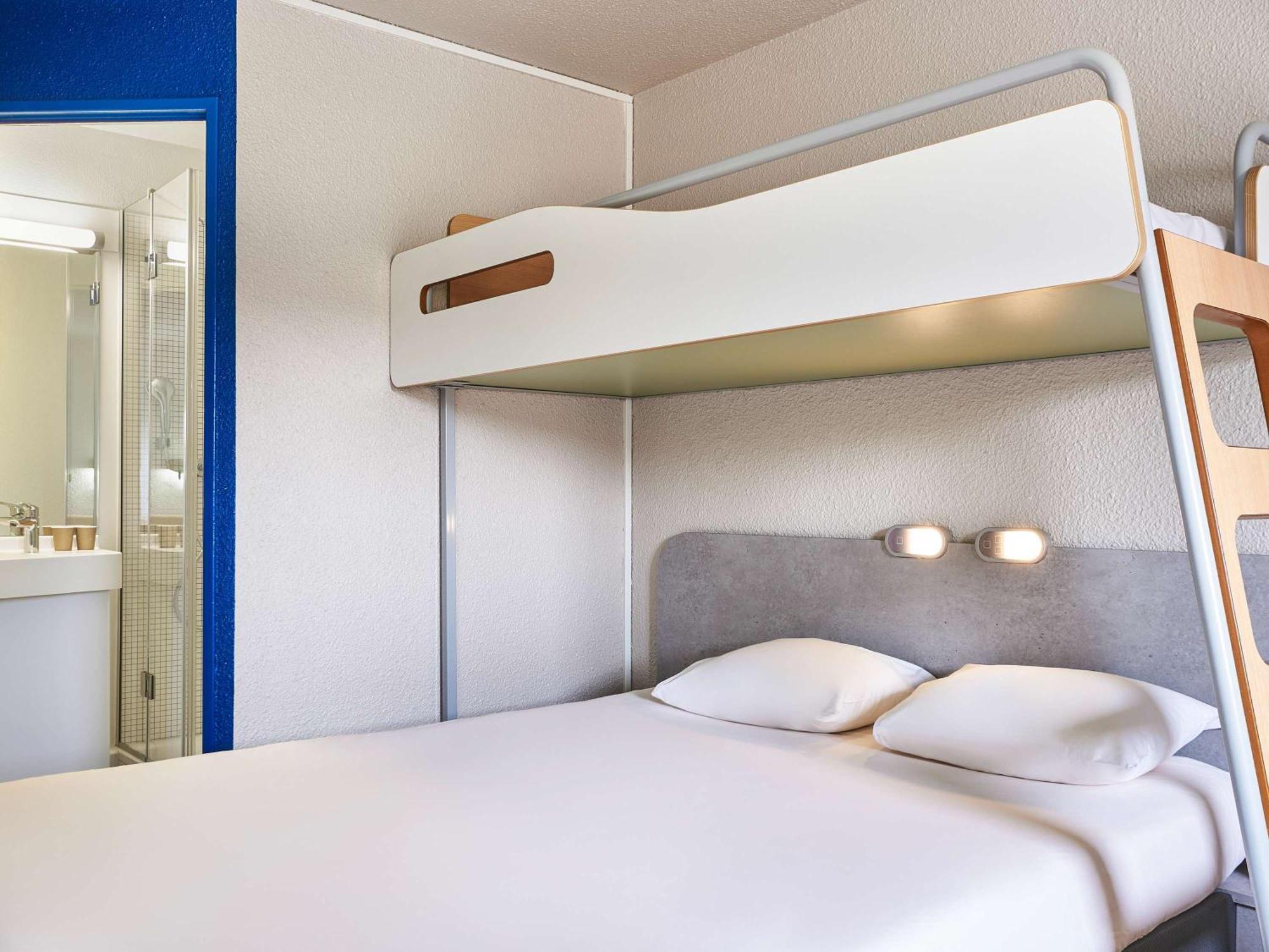 Ibis Budget Versailles Chateau Saint Cyr L'Ecole מראה חיצוני תמונה