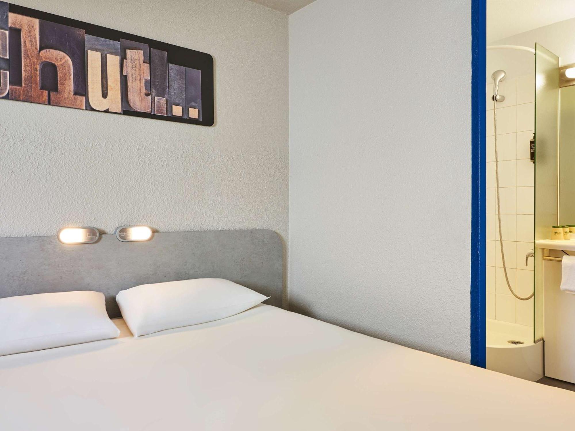 Ibis Budget Versailles Chateau Saint Cyr L'Ecole מראה חיצוני תמונה