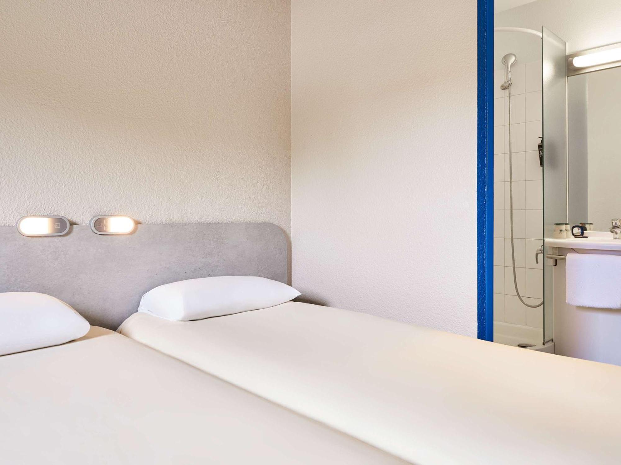 Ibis Budget Versailles Chateau Saint Cyr L'Ecole מראה חיצוני תמונה