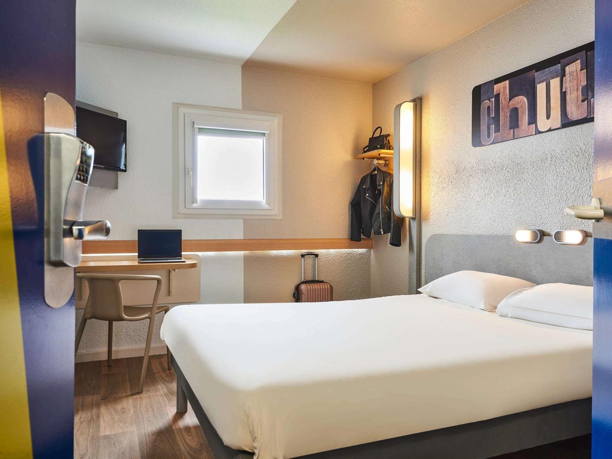 Ibis Budget Versailles Chateau Saint Cyr L'Ecole מראה חיצוני תמונה