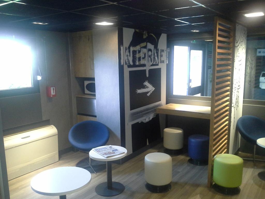 Ibis Budget Versailles Chateau Saint Cyr L'Ecole מראה חיצוני תמונה