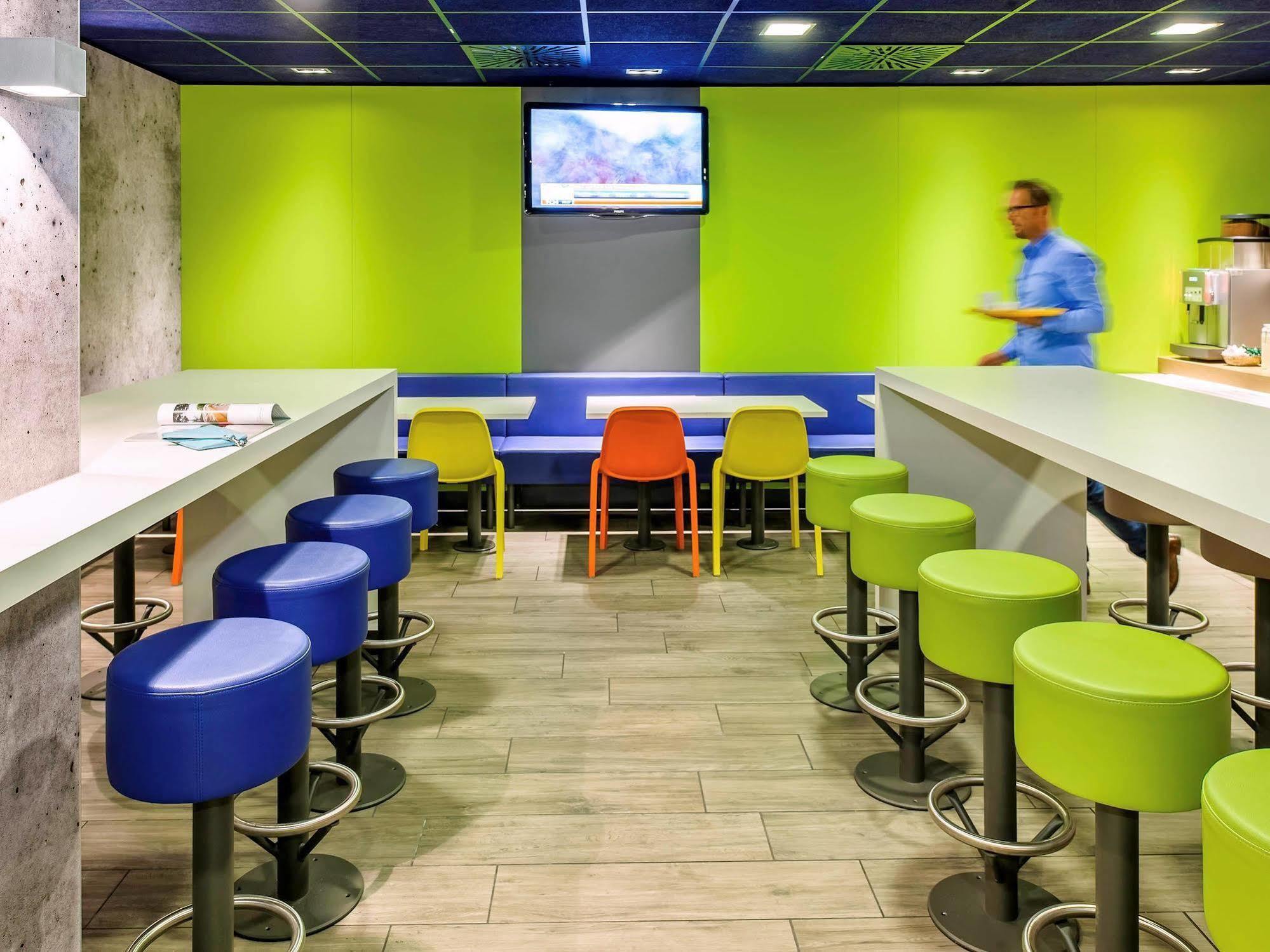Ibis Budget Versailles Chateau Saint Cyr L'Ecole מראה חיצוני תמונה