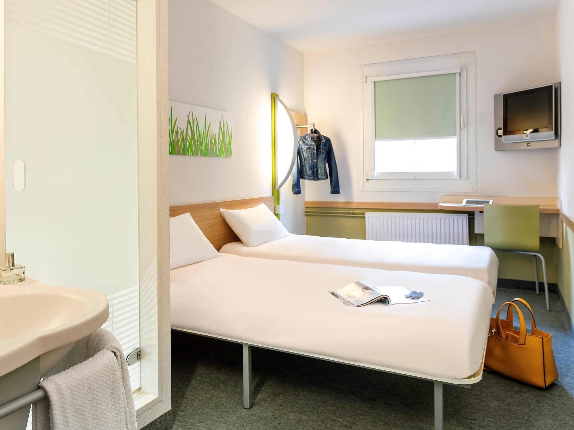 Ibis Budget Versailles Chateau Saint Cyr L'Ecole מראה חיצוני תמונה