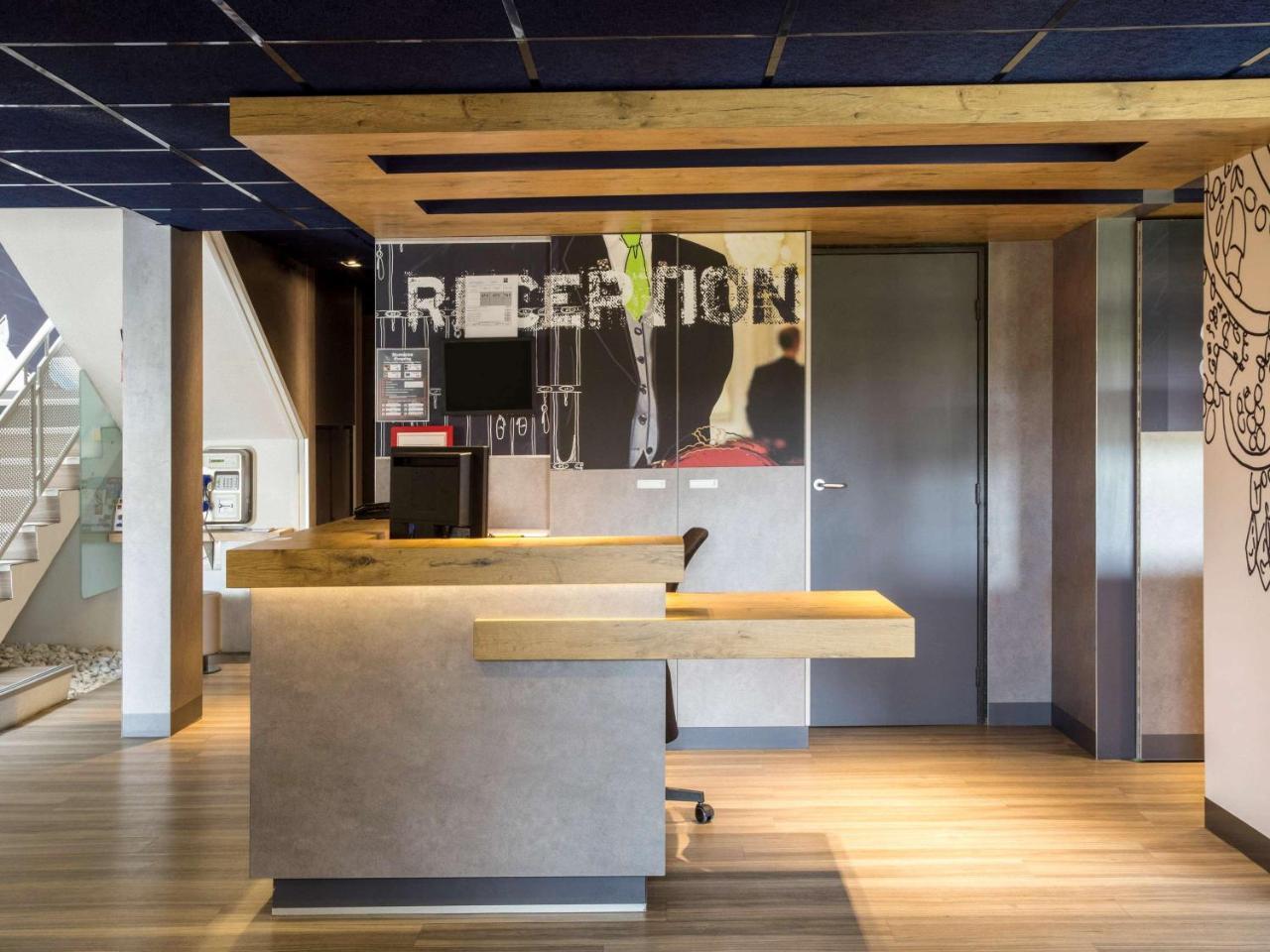 Ibis Budget Versailles Chateau Saint Cyr L'Ecole מראה חיצוני תמונה